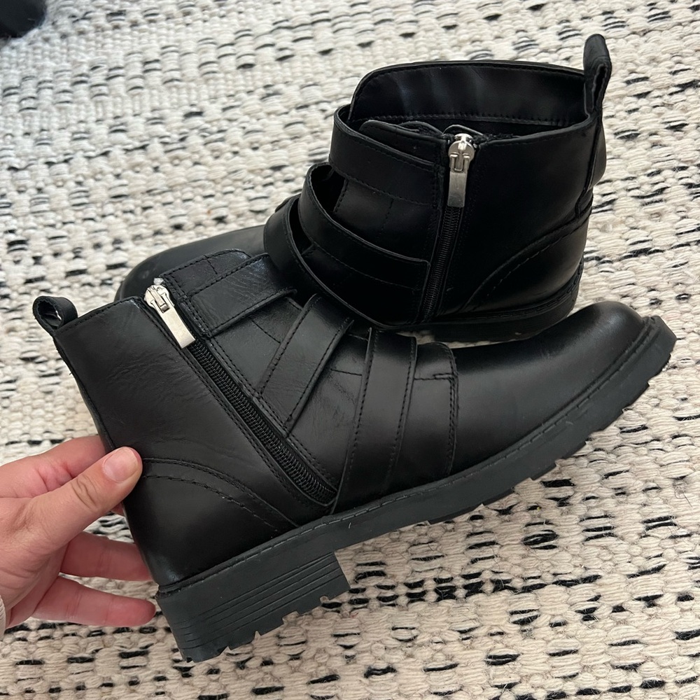 Clarks Orinoco2 Women's Black Leather Stud Motorcycle Boots Size 9 - Picture 7 of 8